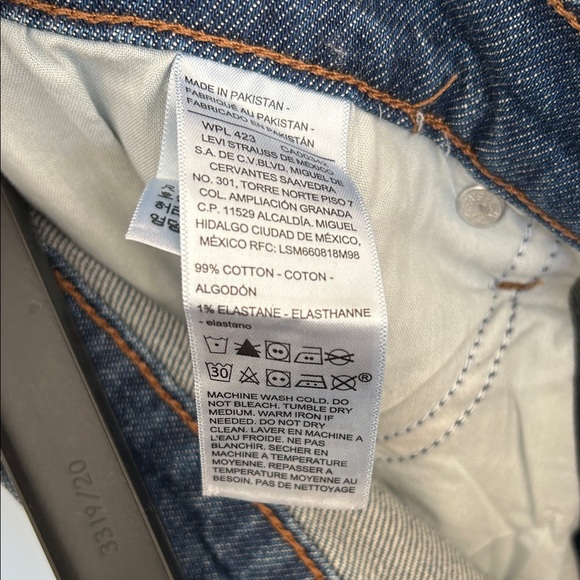 Classic Levi Dark Blue Denim Skirt - Picture 4 of 4